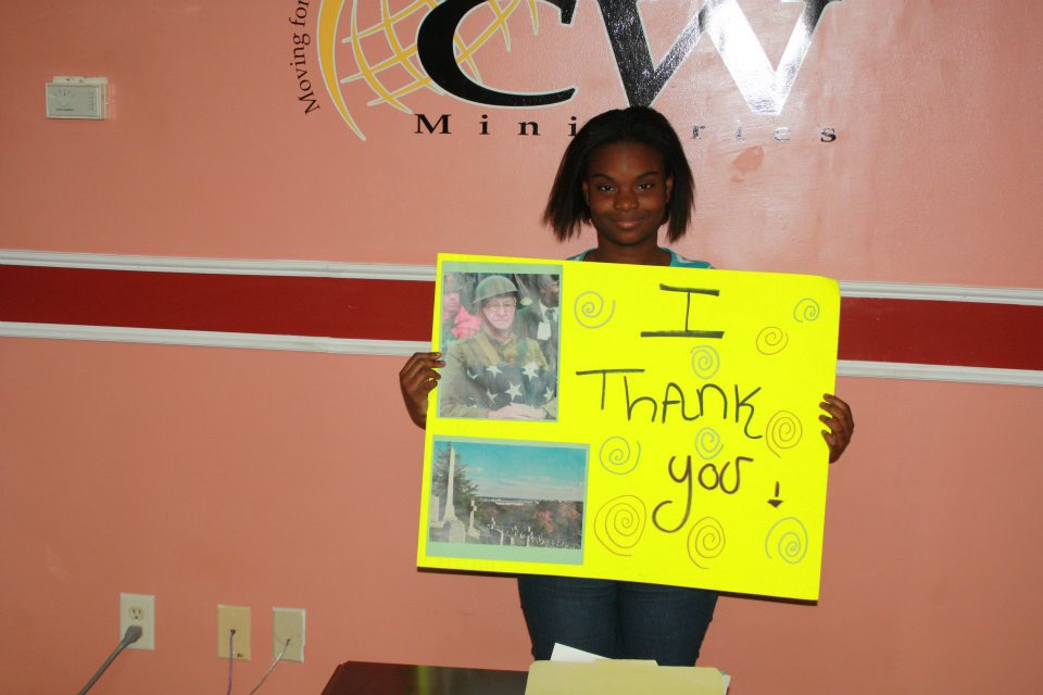 Youth thanking veterans